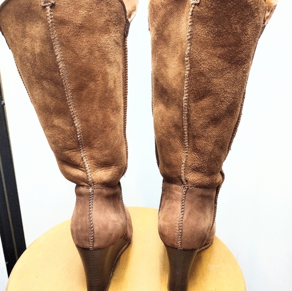 - UGG SZ 8 APRELLE 3195 12" SUEDE SHEARLING WEDGE BOOTS EUC $250 - Picture 9 of 15